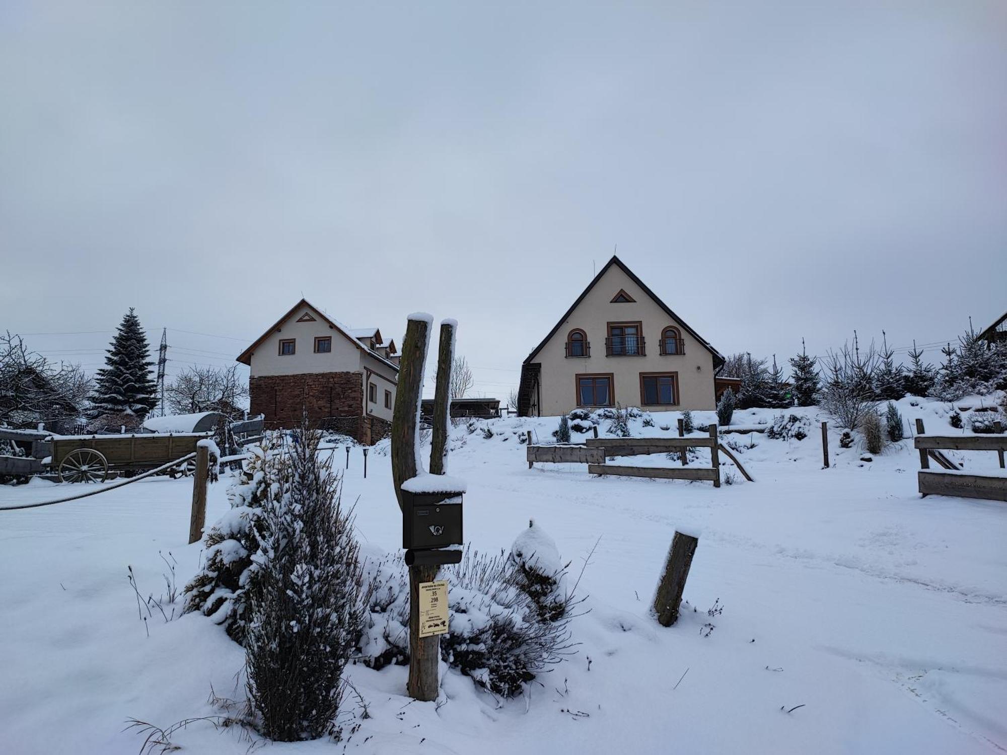 Apartmán Apartmán na statku Červený Kostelec Exteriér fotografie