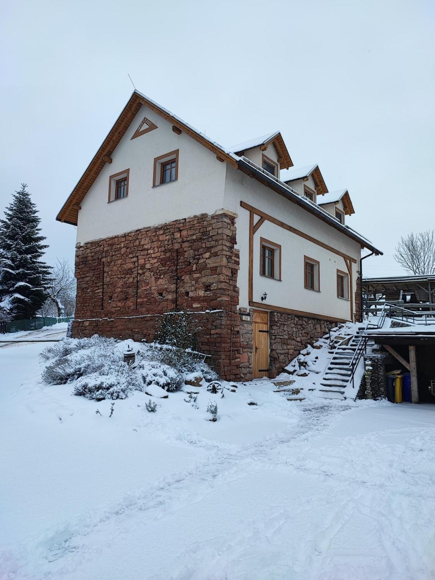 Apartmán Apartmán na statku Červený Kostelec Exteriér fotografie