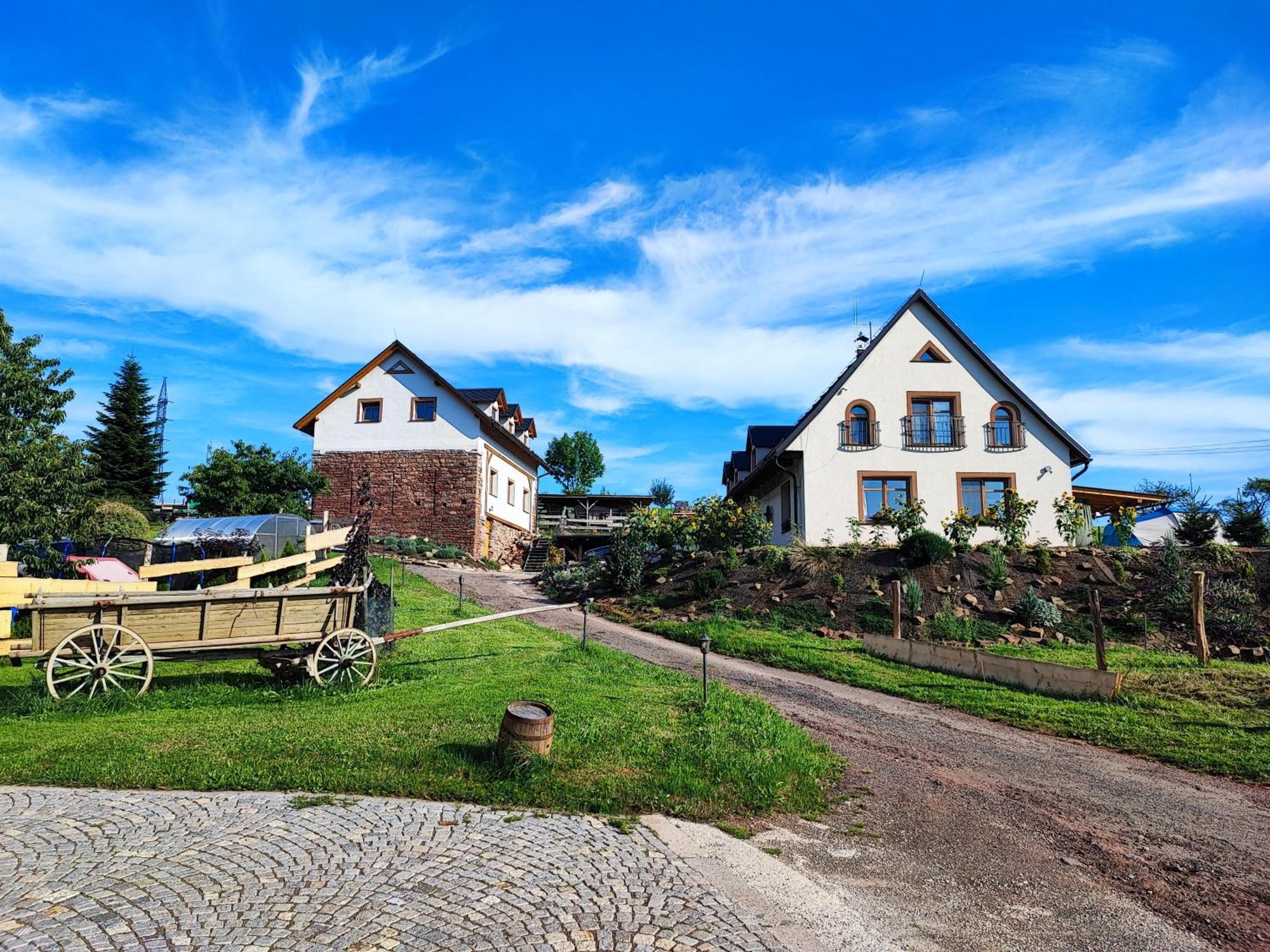 Apartmán Apartmán na statku Červený Kostelec Exteriér fotografie